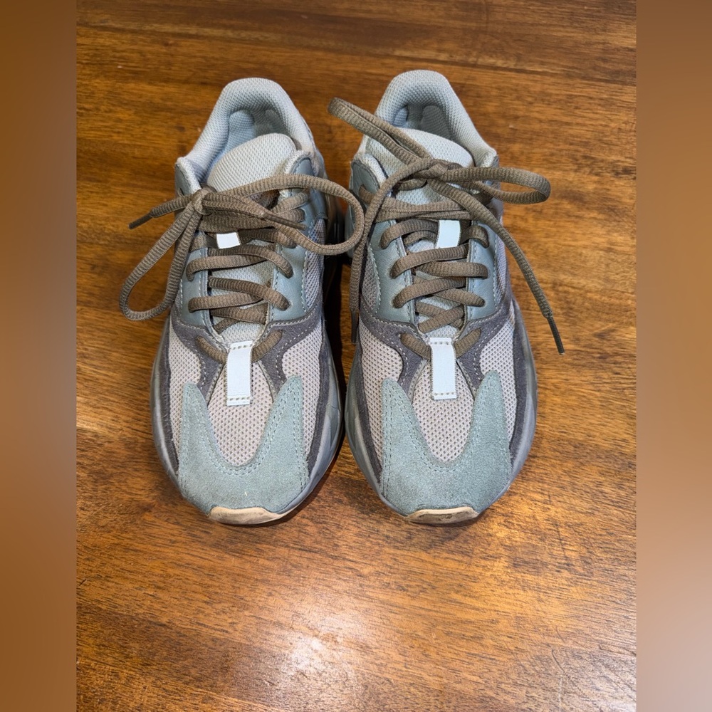 Adidas Yeezy 700‎
